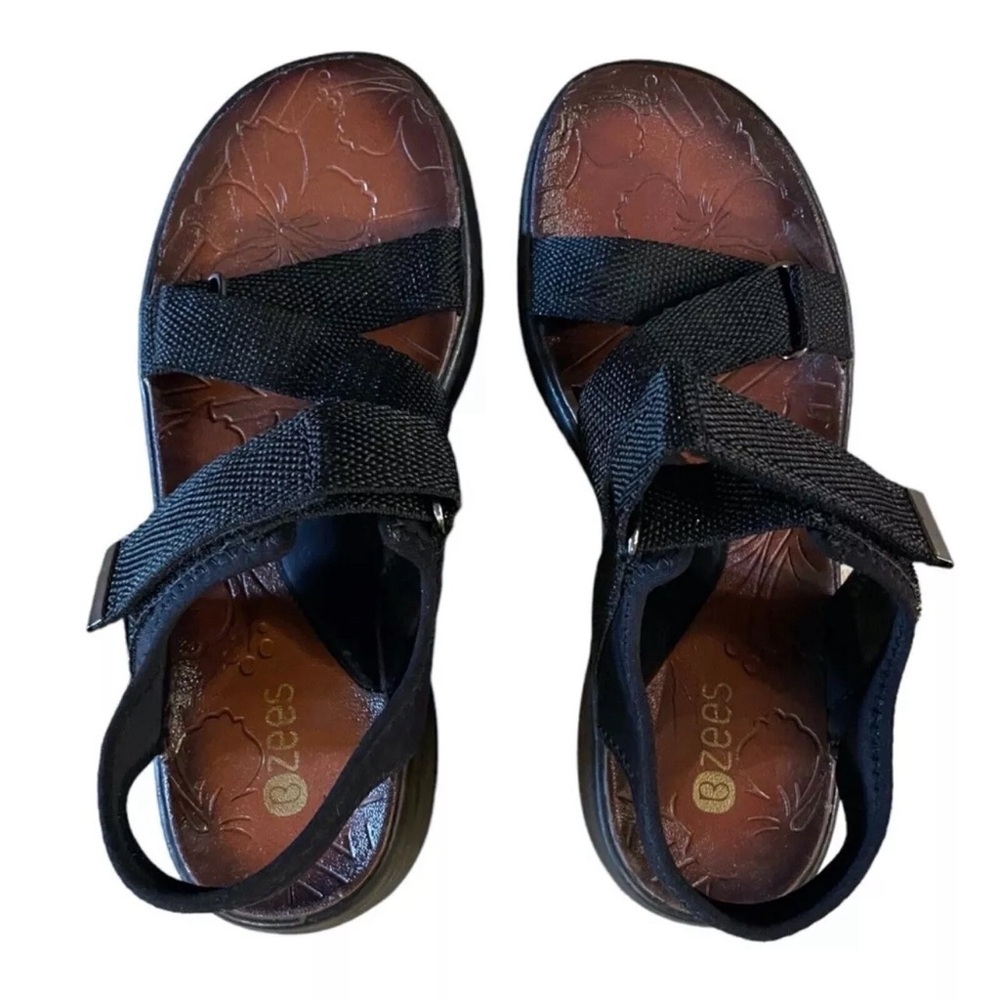 BZees Jive Women Sz 9 M Wedge Strappy Sandals Sport Hiking Black Casual Comfort